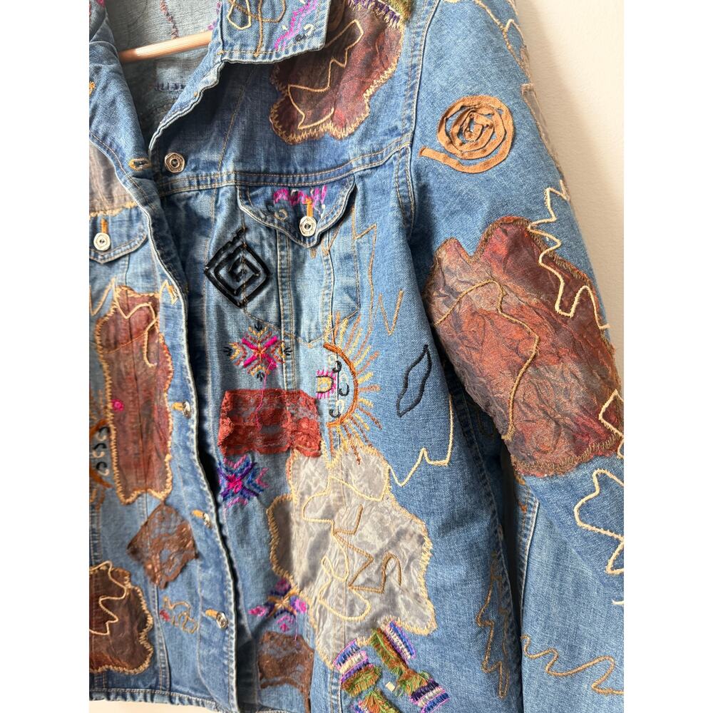 Chicos Vintage Patchwork Denim Trucker Jacket Artsy Unique Mixed Media Size 2 - Picture 4 of 11